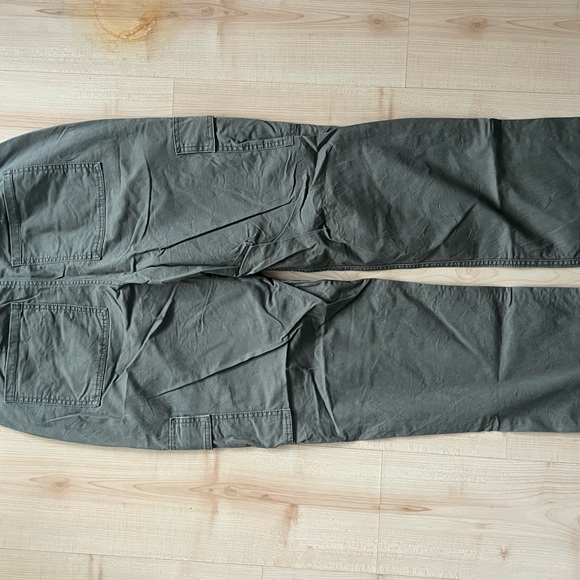 Hollister High-Rise Dad Pants in Olive - Picture 3 of 4